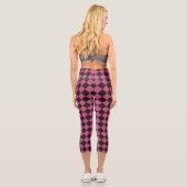 Pink Black Schachbrett Diamond Pattern Capri Leggings (Rückseite)