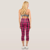 Pink Black Schachbrett Diamond Pattern Capri Leggings (Rückseite)