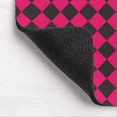 Pink Black Schachbrett Diamond Pattern Mousepad (Ecke)