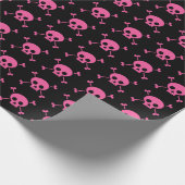 Pink Black Skull Pattern Goth Girl Geschenkpapier (Ecke)