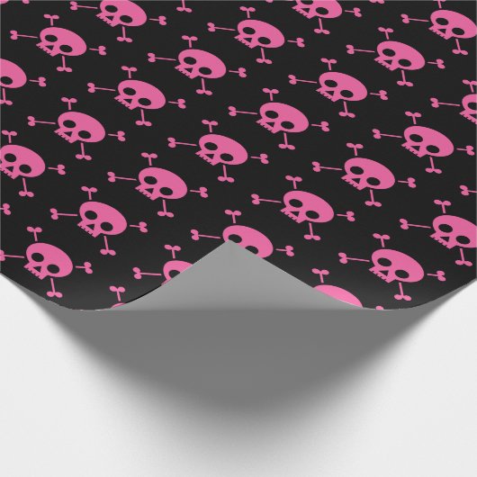 Pink Black Skull Pattern Goth Girl Geschenkpapier (Ecke)
