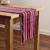 Pink Black Vertical Stripes Design Kurzer Tischläufer (Beispiel)