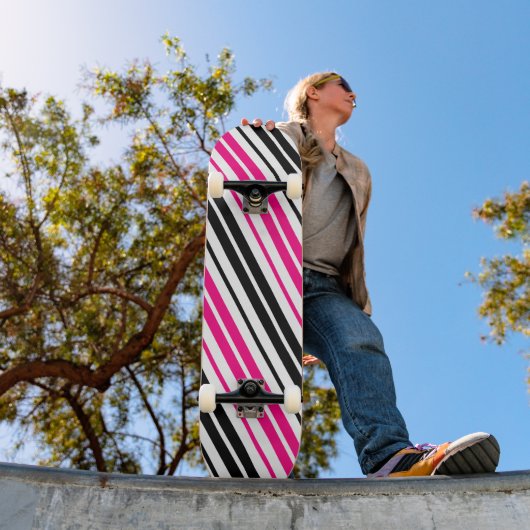 Pink Black White Stripes Pattern Design  Skateboard (Außen 1)