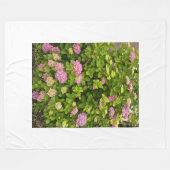 Pink Blossom Garden Throw Blanket Fleecedecke (Vorderseite (Horizontal))