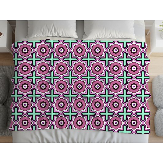 Pink, blue and black geometric pattern fleecedecke