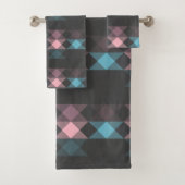 pink blue and gray geometric badhandtuch set (Insitu)