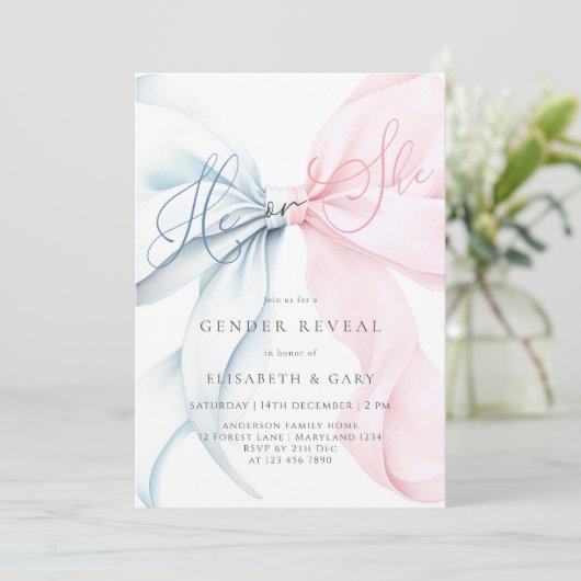 Pink & Blue Bows Gender Reveal Invitation Einladung (Stehend Vorderseite)