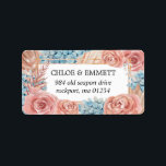 Pink Blue Floral Boho Wedding Mailing Adressaufkleber<br><div class="desc">Dieses zeitgenössische Boho-Design verbindet die traditionelle Verbindung von staubigen rosa Rosen und blauen Hydrangeas mit getrockneten neutralen Palmen-Blätter. Ein rechteckiger Rahmen aus doppeltem Gold verleiht ihm eine Struktur. Fett und farbenfroh ist es perfekt für die Verzierung der weißen sommerlichen Umschläge. Es wurde entworfen, um sich mit meinen Summer Chic Einladungs-Suiten...</div>