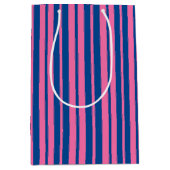 Pink Blue Stylish Stripes Pattern Design  Mittlere Geschenktüte (Vorderseite)