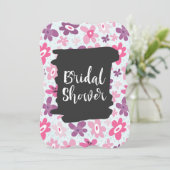 Pink-Blume-Brautparty für das hintere Muster Einladung (Stehend Vorderseite)