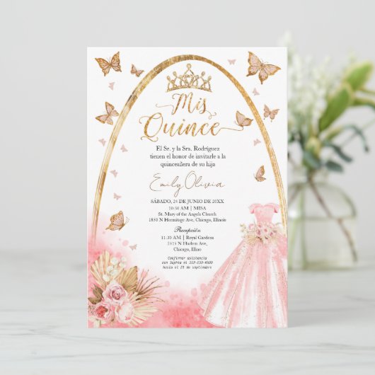 Pink Blush Gown Quinceanera Spanische Einladung (Stehend Vorderseite)