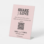 Pink Blush Teilen Sie die Liebe Foto QR Code Hochz Sockelschild (Vorderseite)