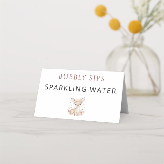 Pink Blush Woodland Deer Girl Sparkling Water Platzkarte (Rückseite)