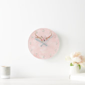 Pink Boho Chic Antlers & Feathers Rustikales Glam Runde Wanduhr (Zuhause)