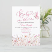 Pink Boho Wildflower Baby in Bloom Baby Shower Einladung (Stehend Vorderseite)