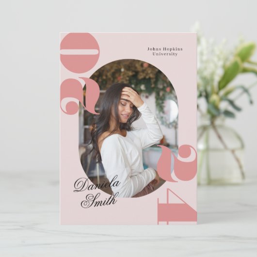 Pink Bold Typografy Class of 2024 Abschluss Einladung (Stehend Vorderseite)