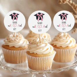 Pink Bow Abschluss, den sie verdient hat Cupcake T Runder Aufkleber