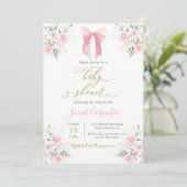 Pink Bow Baby Shower Girl Einladung (Stehend Vorderseite)