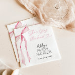 Pink Bow Brautparty, sie bindet den Knoten Serviette<br><div class="desc">Dieses Pink Bow Brautparty Napkins besticht durch einen eleganten rosa Bogen, der Ihr rötlich-rosa Brautparty oder Ihren Brautbrunch schmückt. Diese Servietten sind eine wunderschöne Touch für Ihr Brautparty mit unserem Blush Pink Bow She’s The Knot Brautparty Dekor. Diese Servietten verleihen Ihrem Brautparty nicht nur einen stilvollen Akzent, die hohe Qualität...</div>