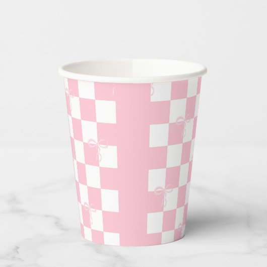 Pink Bow Checkered Girly Baby Dusche Pappbecher (Links)