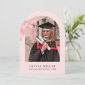 Pink Bow Coquette Arched Photo Graduation Party Einladung (Stehend Vorderseite)