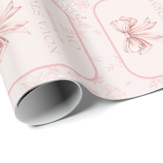 Pink Bow Coquette Toile Meilenstein Custom Geburts Geschenkpapier (Rolleneckpunkt)