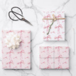 Pink Bow Geschenkpapier Wrap Coquette Umschlag Pap<br><div class="desc">Hübsche moderne Coquette-Packpapier-Blätter,  die ein Aquarellblütenrosa Bogen-Muster aufweisen. Zwei Blätter haben einen hellen,  blauen Hintergrund und die andere Seite hat einen weißen Hintergrund. Diese stilvolle Geschenkpackung ist die perfekte Touch für eine Babydusche,  ein Brautparty oder ein Geburtstagsgeschenk. Pair mit allem aus der Kollektion BLYTHE für ein einheitliches Aussehen.</div>