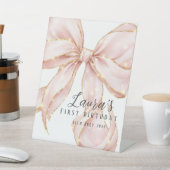 Pink Bow Girl First Birthday Party Sockelschild (In SItu)