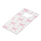 Pink Bow Girly Ästhetische Babydusche Gastgeschenk Geldbeutel Flaschenöffner (Rückseite Schrägansicht)