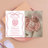 Pink Bow haben ihren Kuchen und essen ihn zwei Geb