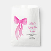 Pink Bow She's Tying the Knot Bridal Shower  Geschenktütchen (Vorderseite)