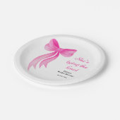 Pink Bow She's Tying the Knot Bridal Shower Pappteller (Schrägansicht)