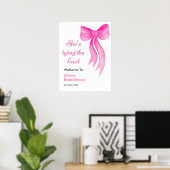 Pink Bow She's Tying the Knot Bridal Shower Poster (Heimbüro)