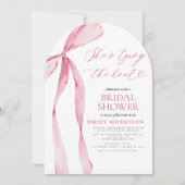 Pink Bow Sie bindet das Brautparty des Knotens Einladung (Vorderseite)