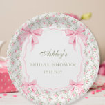 Pink Bow Sie bindet das Brautparty des Knotens Pappteller<br><div class="desc">Die Pink Bow She's Tying the Knot Brautparty Paper Teller verströmt eine bezaubernde Mischung aus Vintagem Charme und moderner Eleganz, fesselnd Herzen mit seinem zeitlosen Reiz. Mit seinem Shabby Chic ästhetische und zarte rosa Bögen, Set die Bühne für eine Feier voller Romantik und Launen, die Bilder von Liebe erwecken, die...</div>