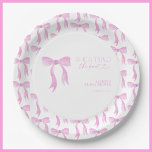 Pink Bow Sie bindet das Brautparty des Knotens Pappteller<br><div class="desc">Ein schöner Set-Tisch ist mehr als nur Dekoration - er spiegelt Liebe, Feiern und die umsichtigen Details wider, die einen Augenblick unvergesslich machen. Die "She’s Bying The Knot Brautparty"-Teller bringen eine mühelose Eleganz in den Anlass und machen selbst die einfachste Ansammlung zu einer glänzenden Angelegenheit. Dieses in sanften Aquarellbögen ummantelte...</div>