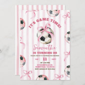 Pink Bow Stripes Girl Fußballspiel Geburtstag Einladung (Vorne/Hinten)