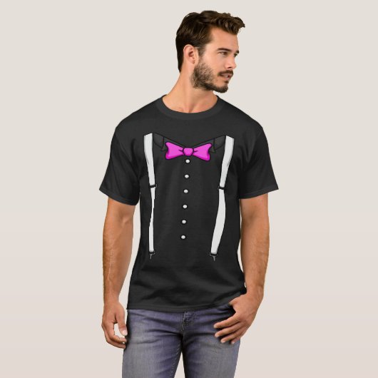 Pink Bow Tie Suspenders Cummerbund Tuxedo Bow Tie T-Shirt (Vorne ganz)
