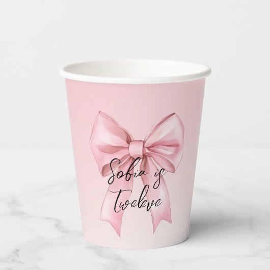 Pink Bow Twelve Birthday Pappbecher (Rückseite)