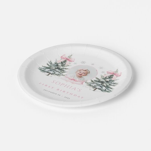 Pink Bow Winter Onederland First Birthday Pappteller (Schrägansicht)