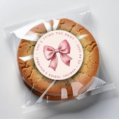 Pink Bridal Shower Red Bow She's Tying the Knot Runder Aufkleber