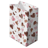 Pink Brown Cocoa Cow Print Hearts Birthday Mittlere Geschenktüte (Rückseite Schrägansicht)