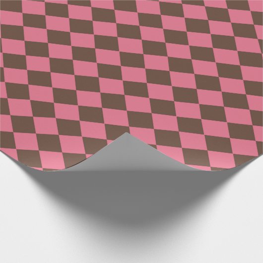 Pink Brown Schachbrett Diamond Pattern Geschenkpapier (Ecke)