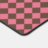 Pink Brown Schachbrett Diamond Pattern Schreibtischunterlage (Ecke)