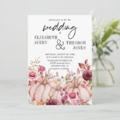 Pink Burgund Herbst Hochzeitskürbis Einladung (Stehend Vorderseite)