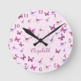 Pink Butterflies Pattern Custom Name Runde Wanduhr