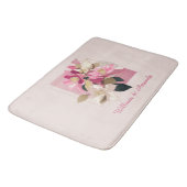 Pink Camellia Bloom Bath Mat Badematte (Schrägansicht)