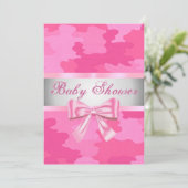 Pink Camouflage Pink Bow Baby Dusche Einladung (Stehend Vorderseite)