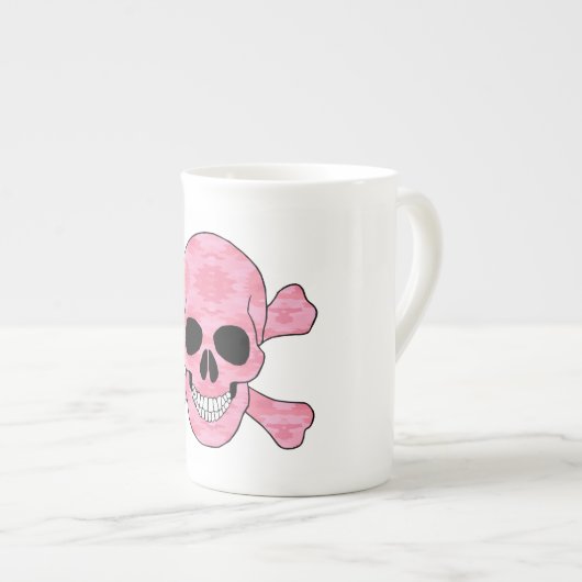 Pink Camouflage Skull and Crossbones Tasse (Vorderseite Rechts)