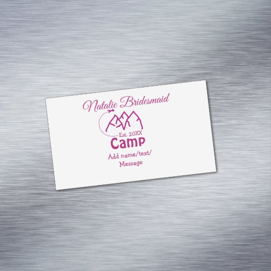 Pink Camp Bridesmaid geben Name Datum Jahr Bachelo Magnetische Visitenkarte (Beispiel)